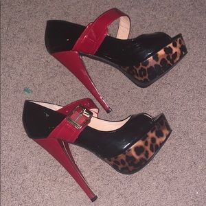 Steve Madden patten leather heels